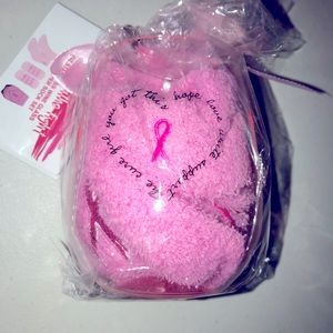 BREAST CANCER AWARENESS 16 OZ STEMLESS WINE TUMBLER & SLIPPER SOCKS